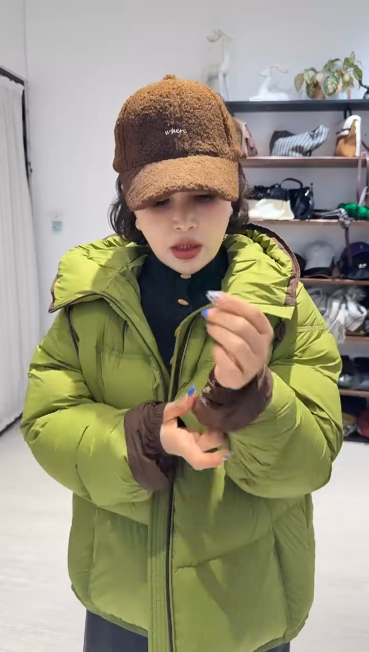 M码绿色羽绒服设计师款