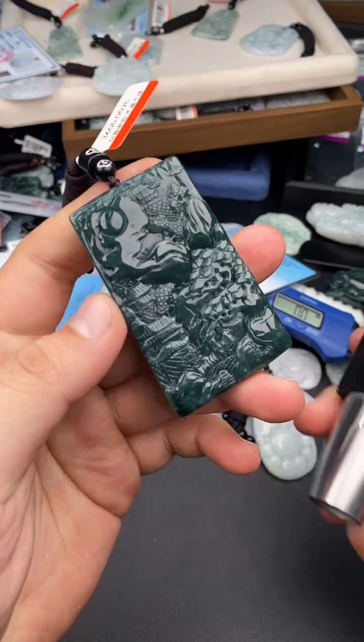 【闪购商品】翡翠颈饰未镶嵌  天然翡翠，一物一图