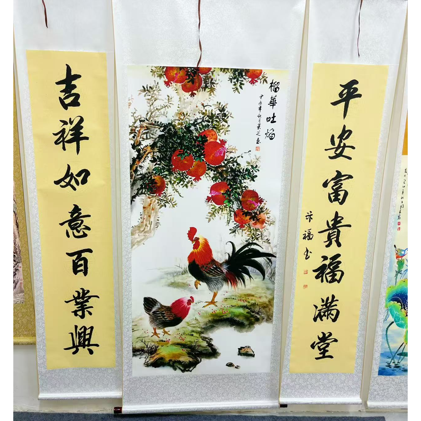 榴华吐焰公鸡石榴中堂三联卷轴画客厅书房高档装饰挂画