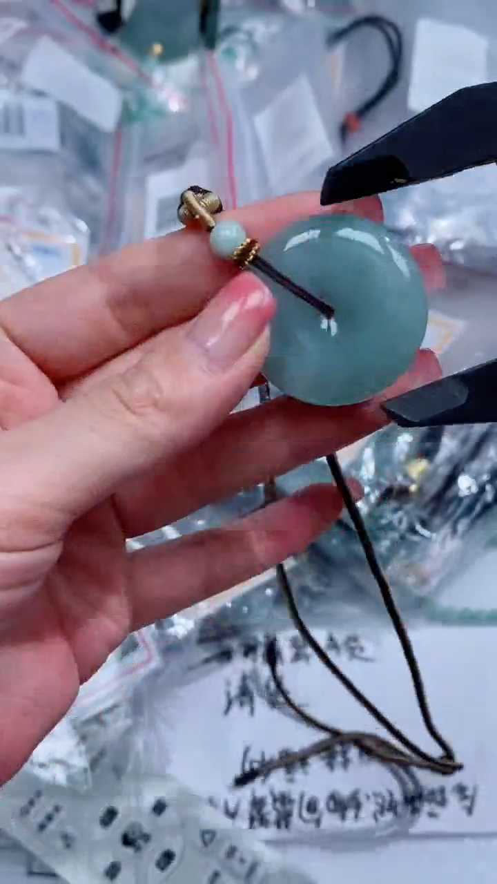 翡翠未镶嵌颈饰吊坠