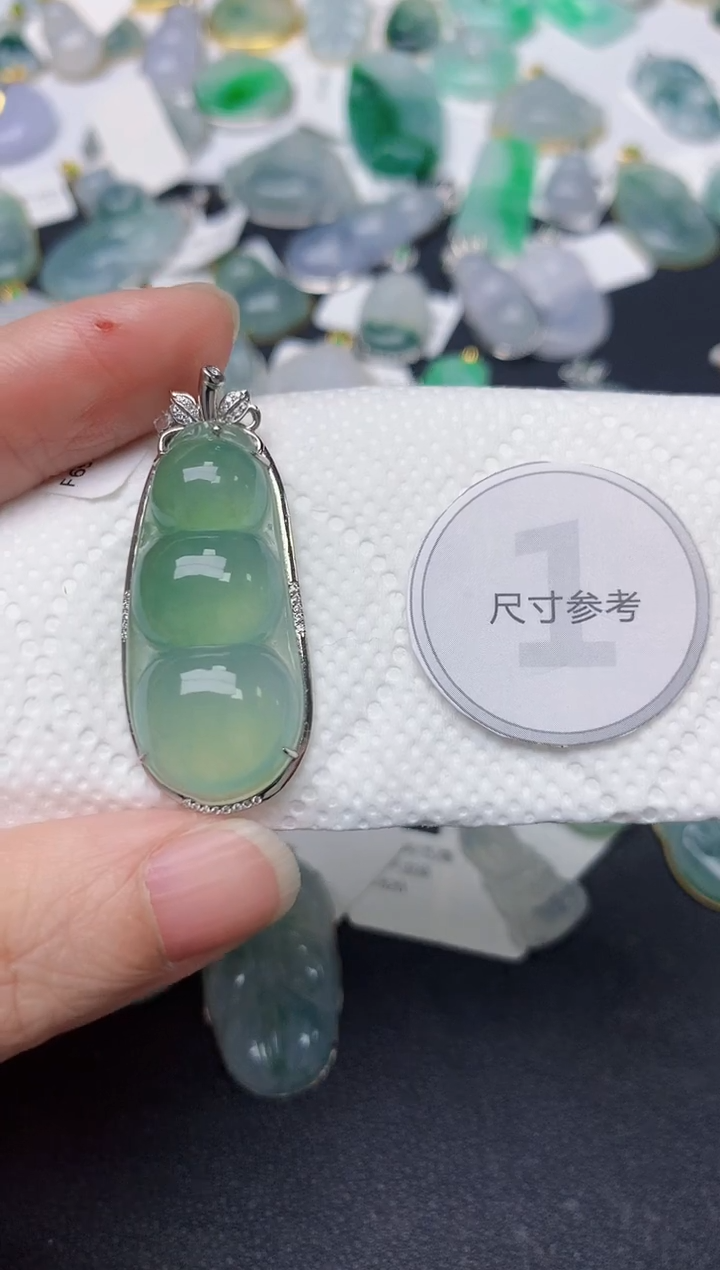 颈饰18K金镶嵌翡翠天然缅甸A货翡翠