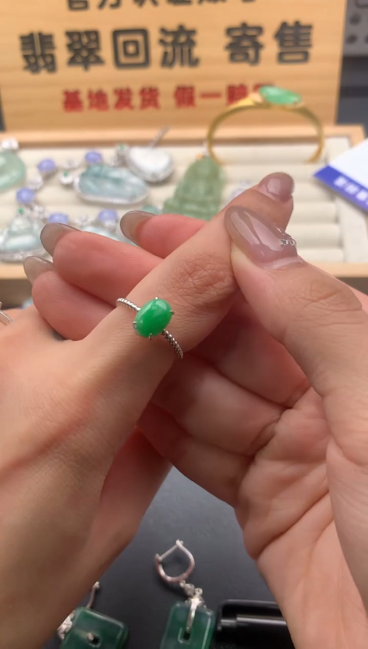 【闪购商品】翡翠戒指18K金镶嵌10125936