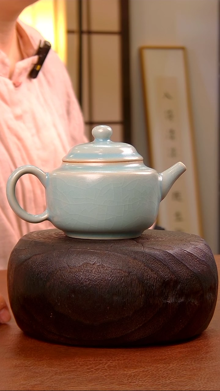 【闪购商品】瓷片452德钟壶............