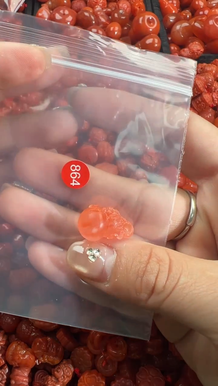 南红玛瑙未镶嵌颈饰1