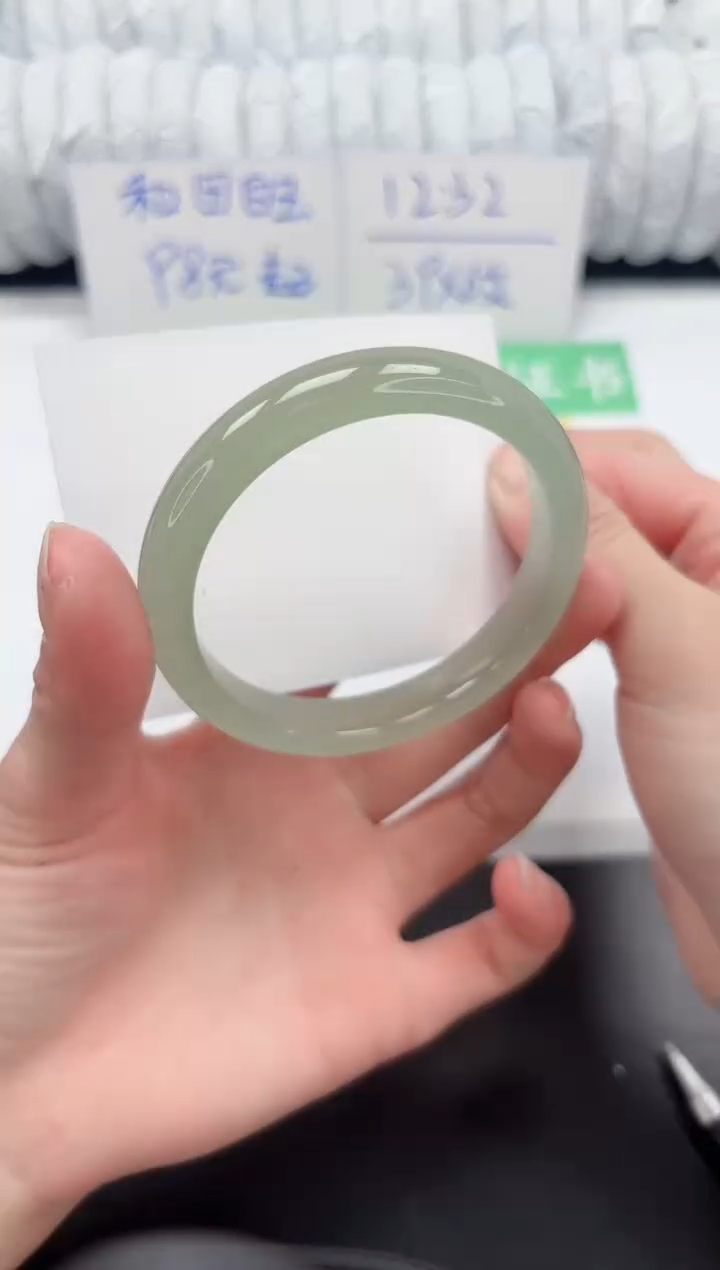 【闪购商品】石英质玉手镯未镶嵌9-59.4