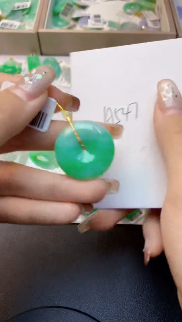 颈饰18K金镶嵌翡翠111111111