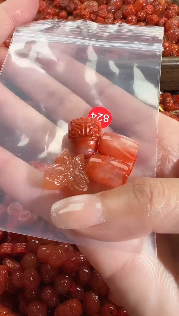 颈饰未镶嵌南红玛瑙1