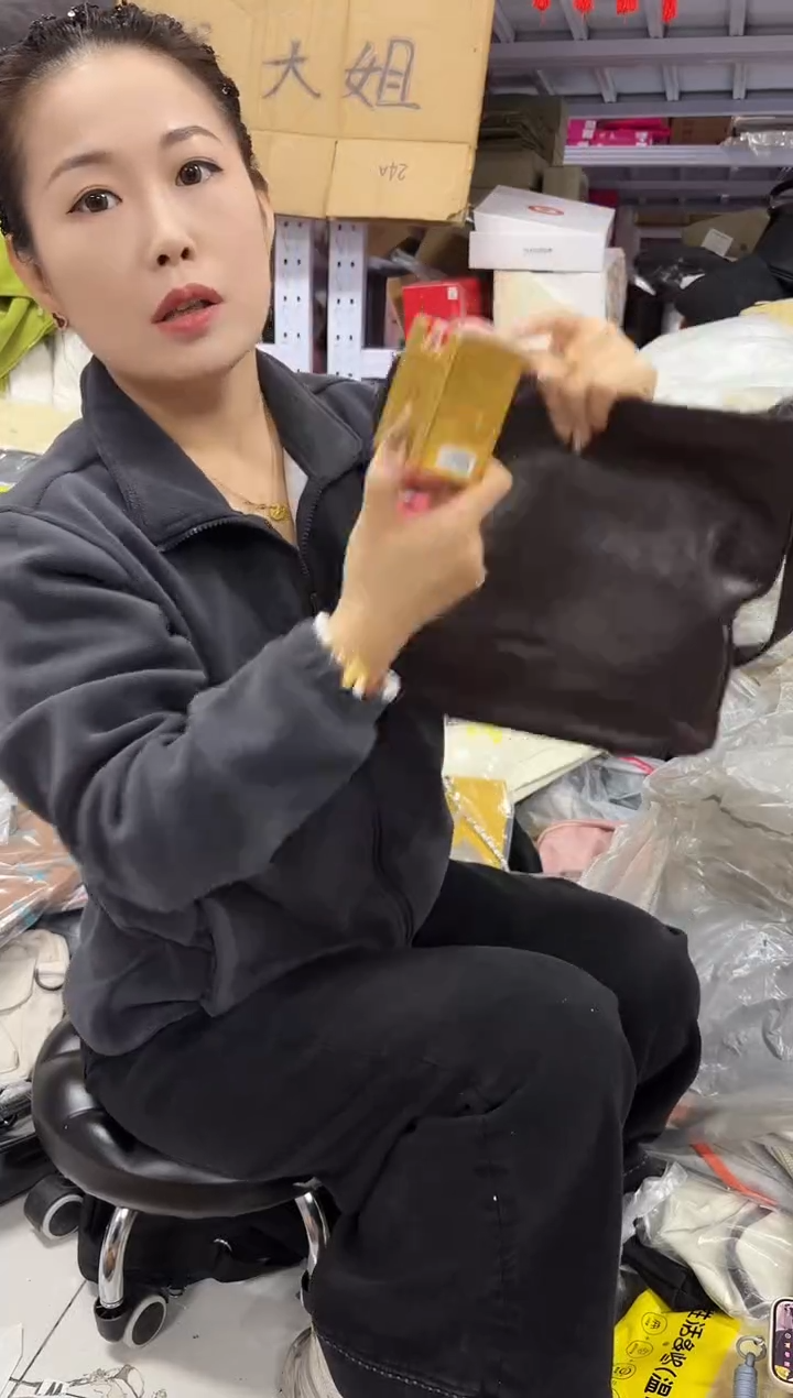 PU上车啦 宝宝们抓紧时间去下方链接拍吧发两瓶马膏