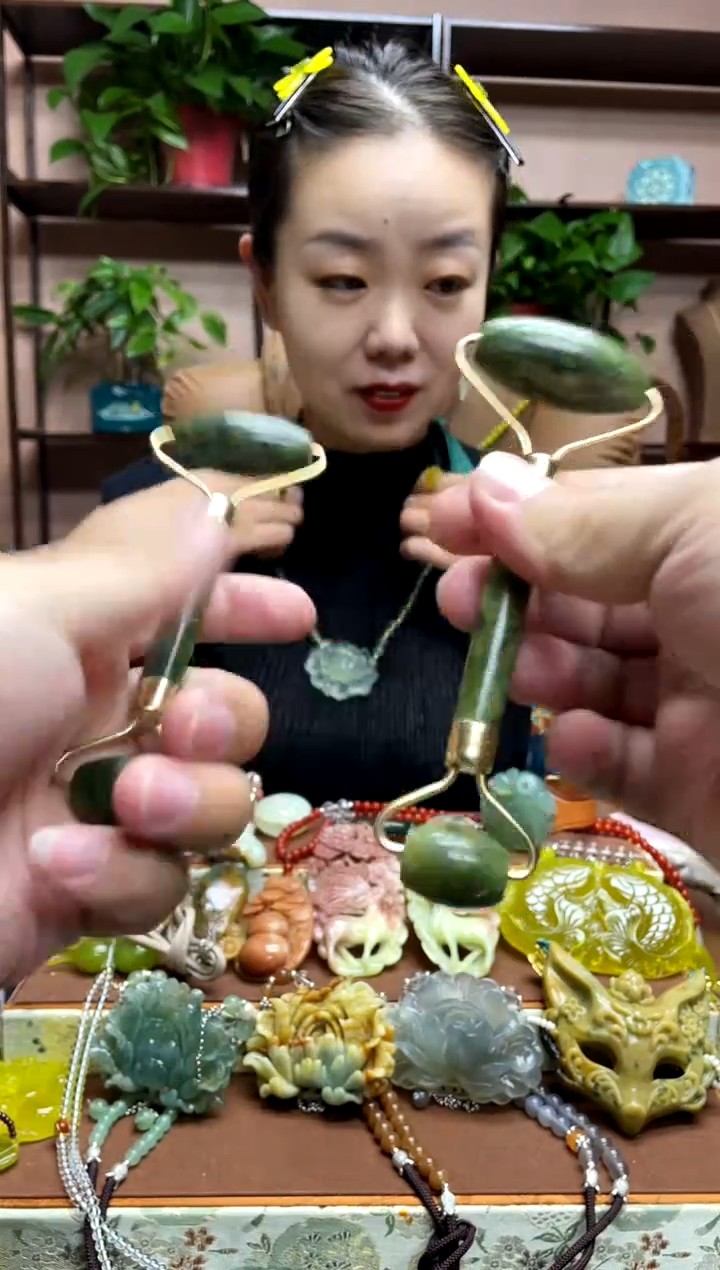 未镶嵌岫玉吊坠多样性发货发其中之一