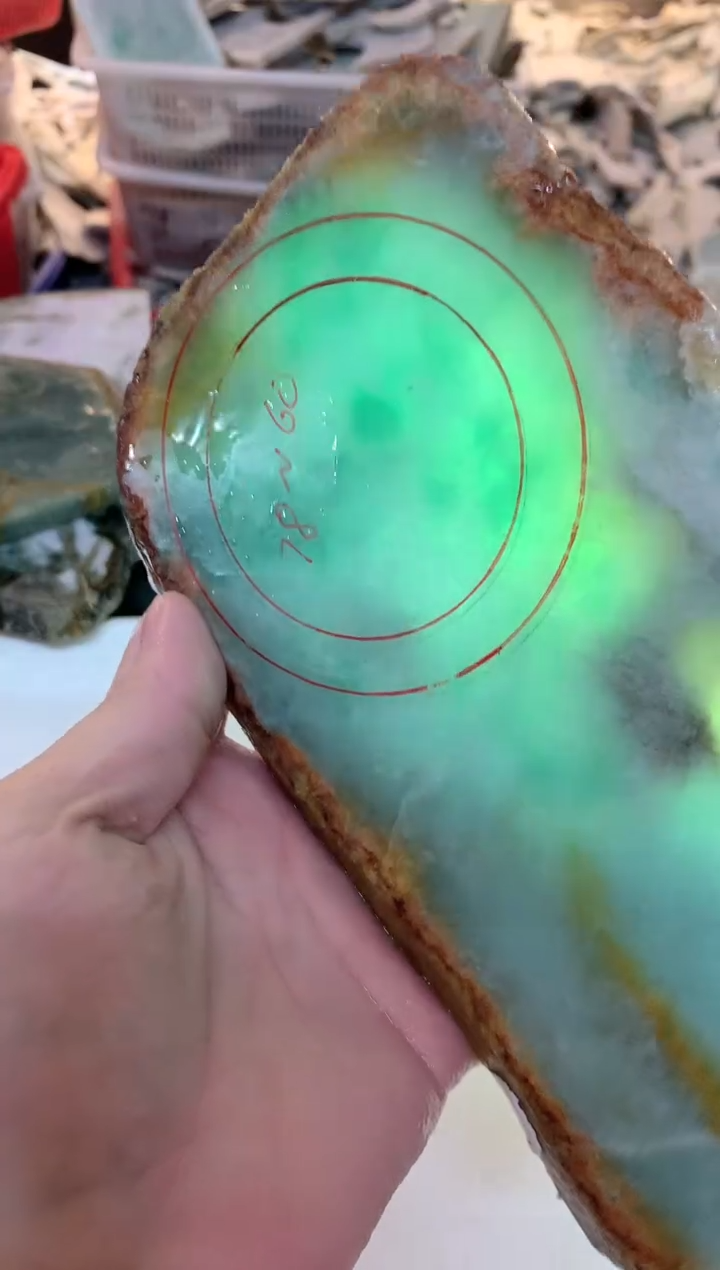 翡翠未镶嵌挂件0朱0翡翠珠宝556