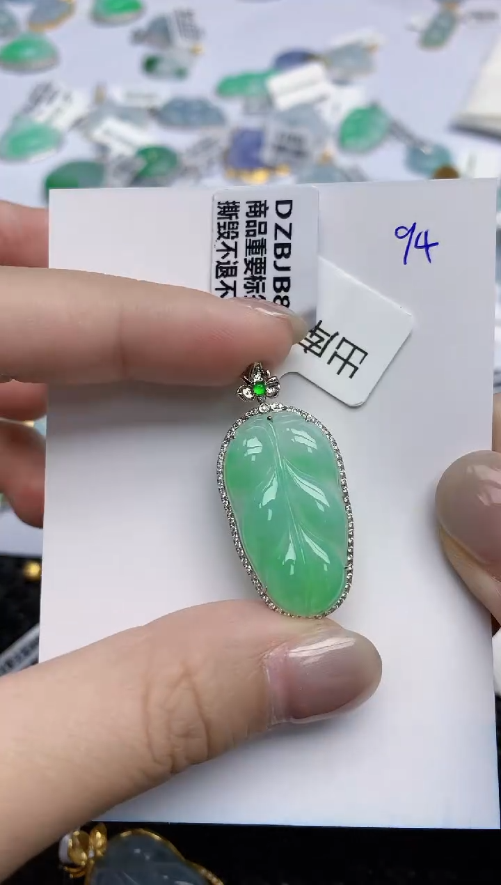 【闪购商品】翡翠颈饰18K金镶嵌天然翡翠A货