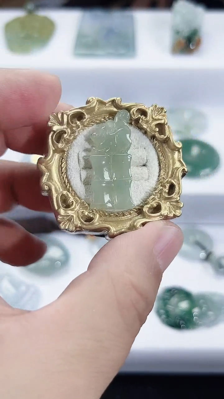 颈饰未镶嵌翡翠天然缅甸A货翡翠    小竹节松鼠吊坠