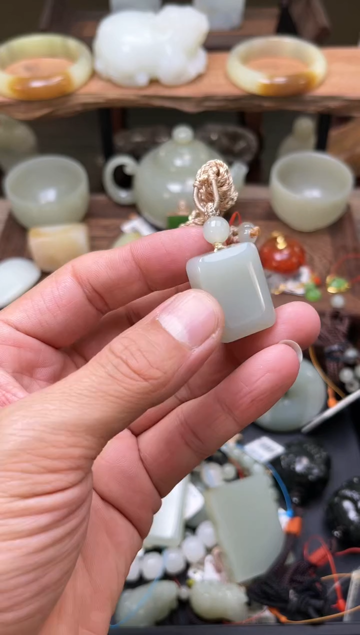 【闪购商品】和田玉吊坠未镶嵌且末迪克兰 无事牌 31107