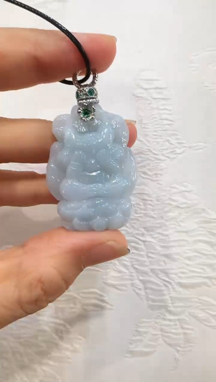 翡翠未镶嵌颈饰国风