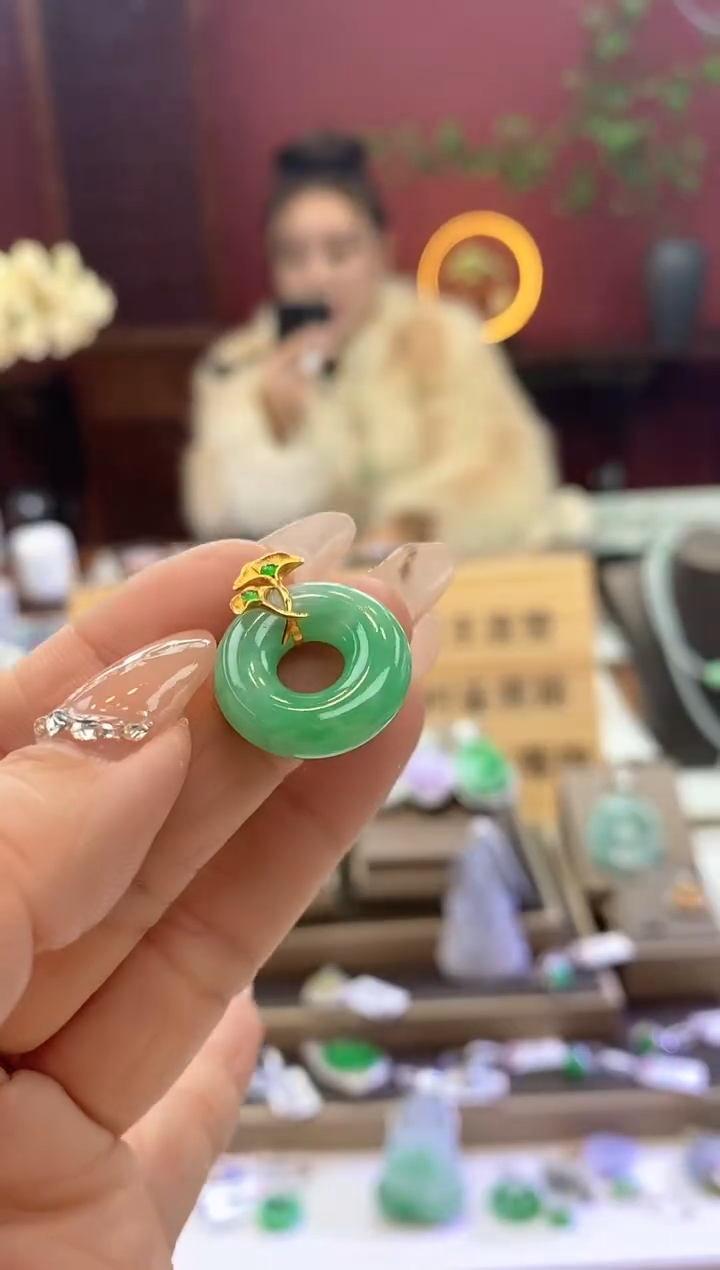 【闪购商品】翡翠颈饰18K金镶嵌甜甜圈