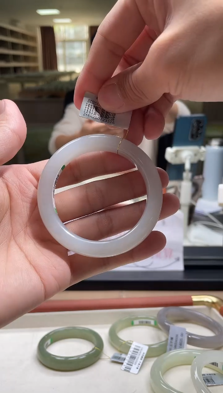 未镶嵌手镯和田玉52-53圈口 3526