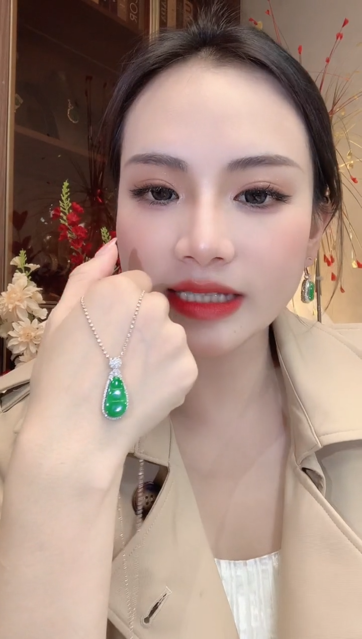 【闪购商品】翡翠吊坠(不含链)18K金镶嵌C5