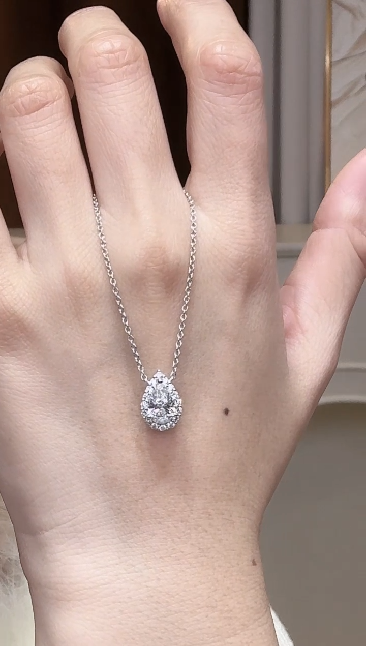 18K金镶嵌颈饰实验室培育钻石18k金k白1卡水滴围镶项链