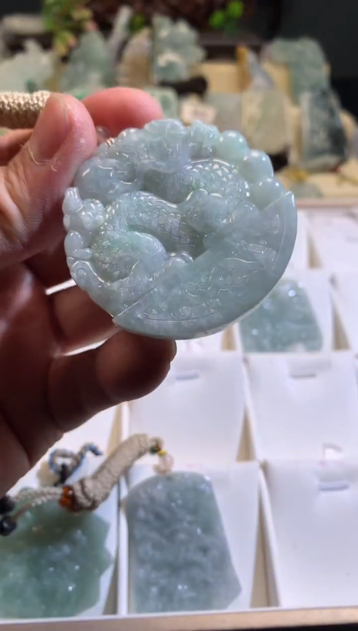 【闪购商品】翡翠颈饰未镶嵌03/07/135