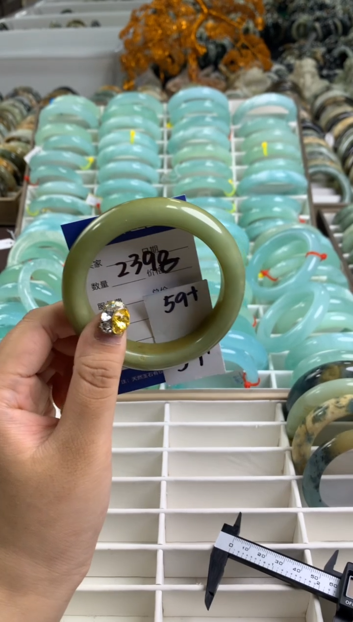 【闪购商品】蛇纹石玉手镯未镶嵌2398