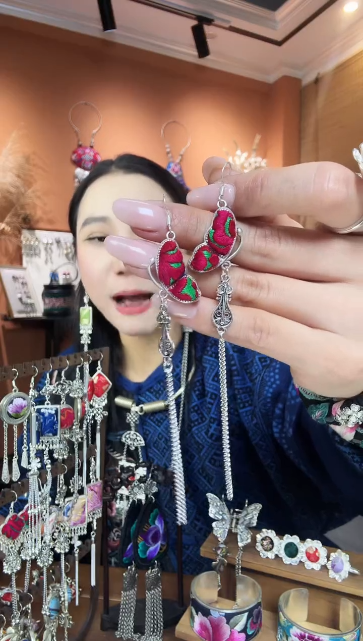 【闪购商品】刺绣纯手工民族风耳环