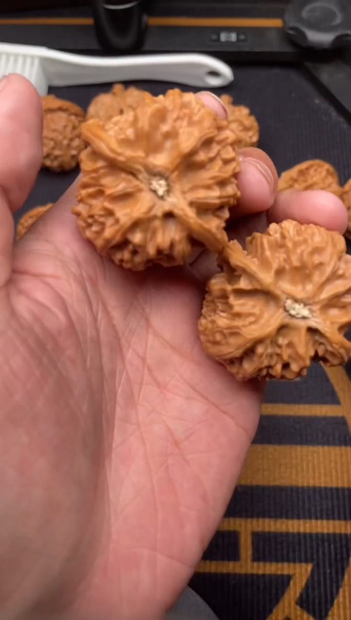 文玩核桃吊坠苹果园保41