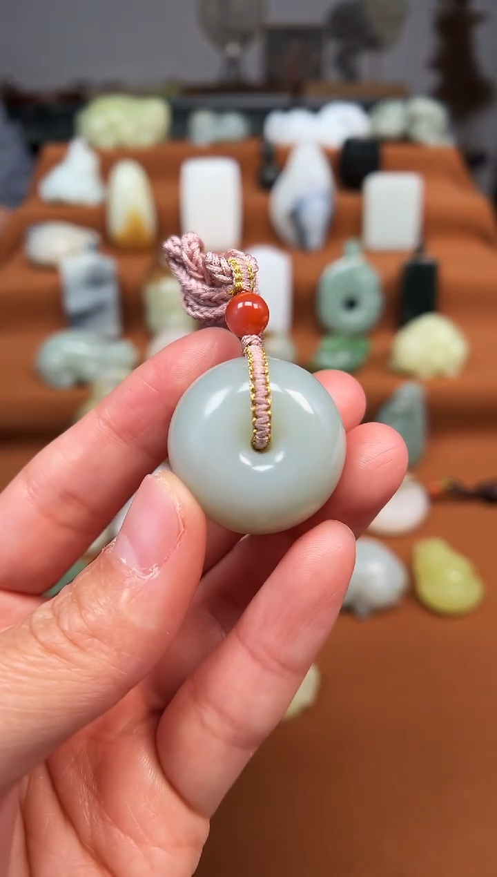 颈饰未镶嵌和田玉平安扣