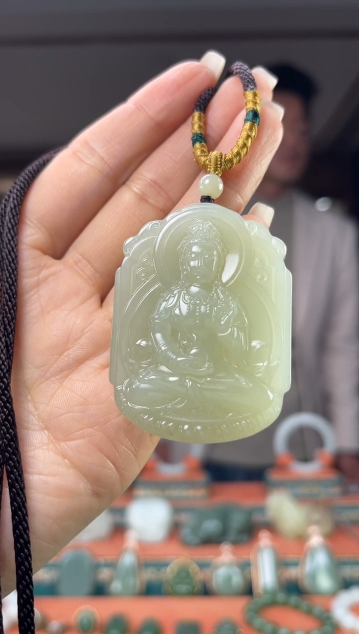 颈饰未镶嵌和田玉佩佩