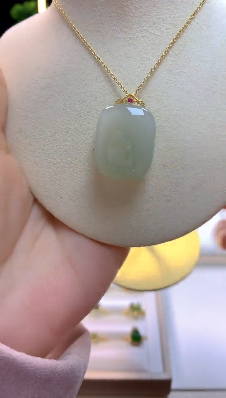 【闪购商品】和田玉吊坠18K金镶嵌面包无事牌