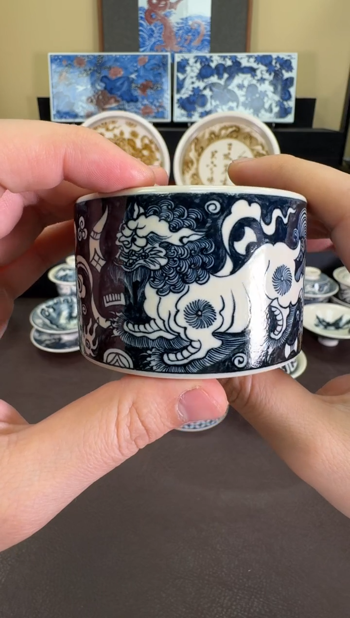 【闪购商品】瓷片二号釉蓝地双狮扳指杯