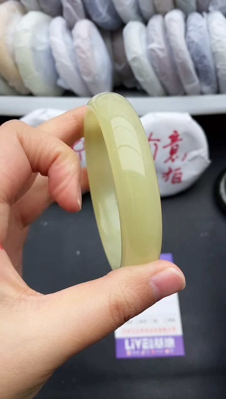 未镶嵌手镯石英质玉瑕疵298+64/65