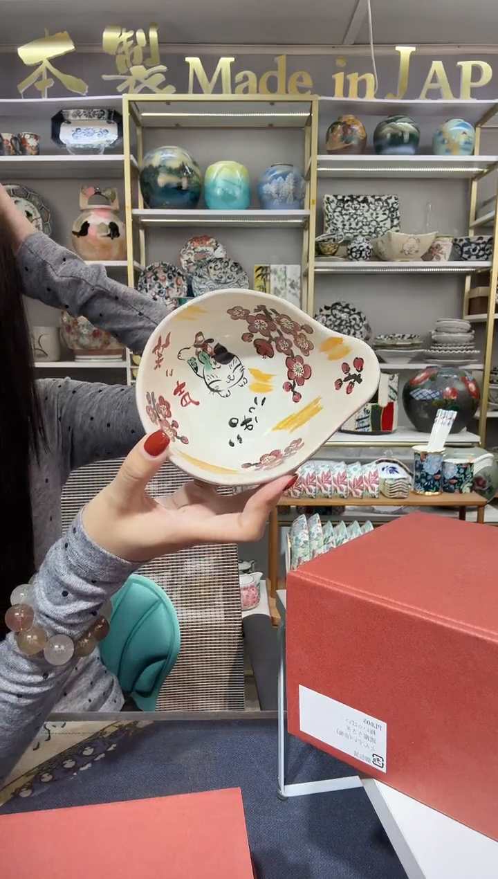 陶瓷单耳碗一只装碗底一块凹凸不平(微瑕