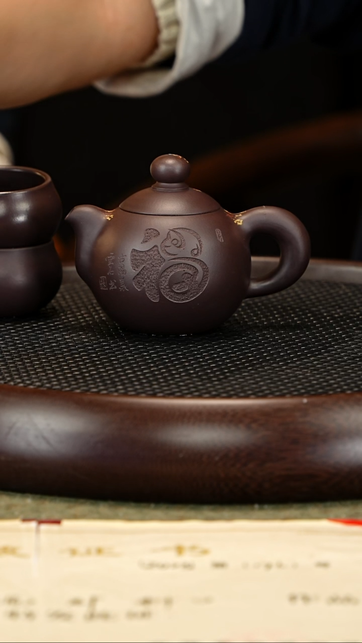 茶壶紫砂23 张彩萍 紫檀泥 芙蓉珠200c（小号）