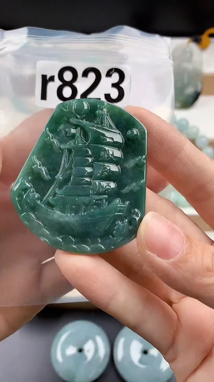 颈饰未镶嵌翡翠天然翡翠吊坠挂件