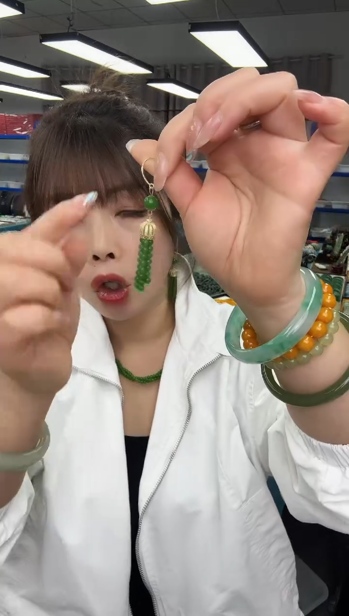 乌兰海苹果绿国风耳钩