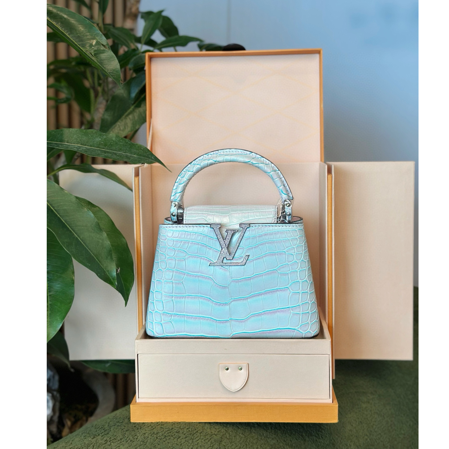 99新 LouisVuitton/路易威登 老佛爷卡普辛稀有皮mini单肩手拿包