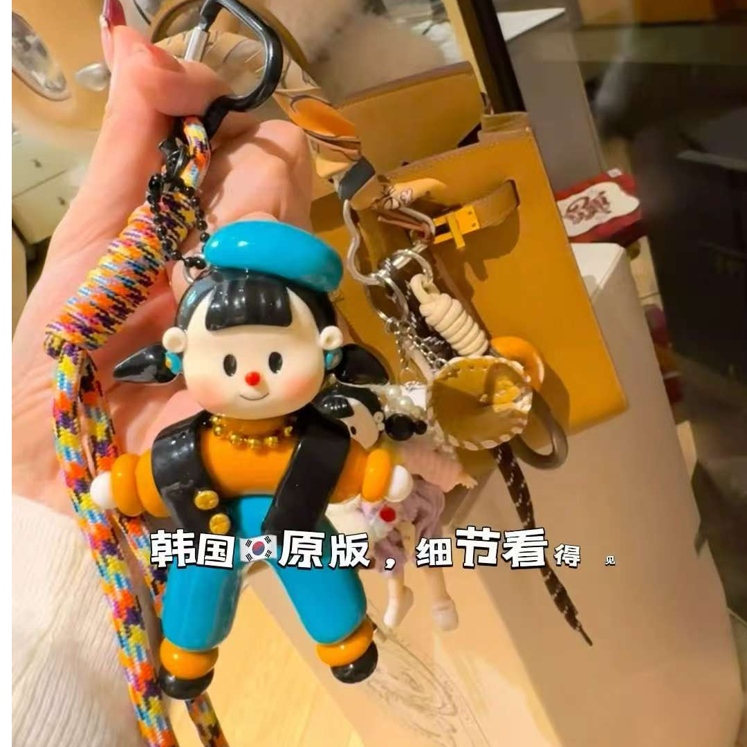 Boonlai 蓝色贝雷帽背带裤小姑娘挂件102
