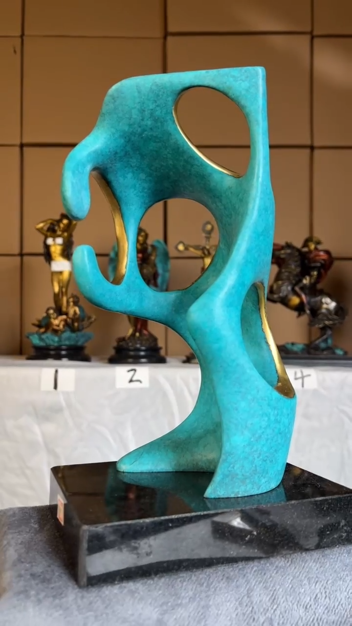 精铜材质精美雕塑