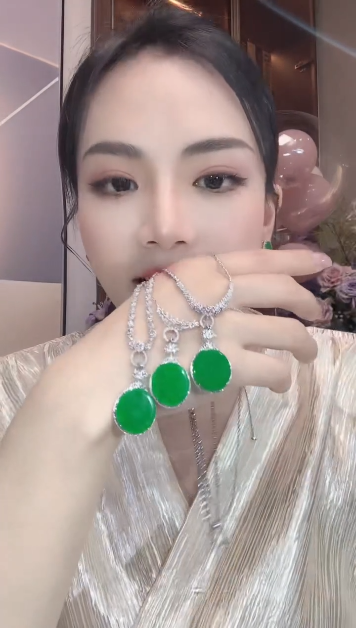 翡翠18K金镶嵌吊坠(不含链)A28 多样性发货一件