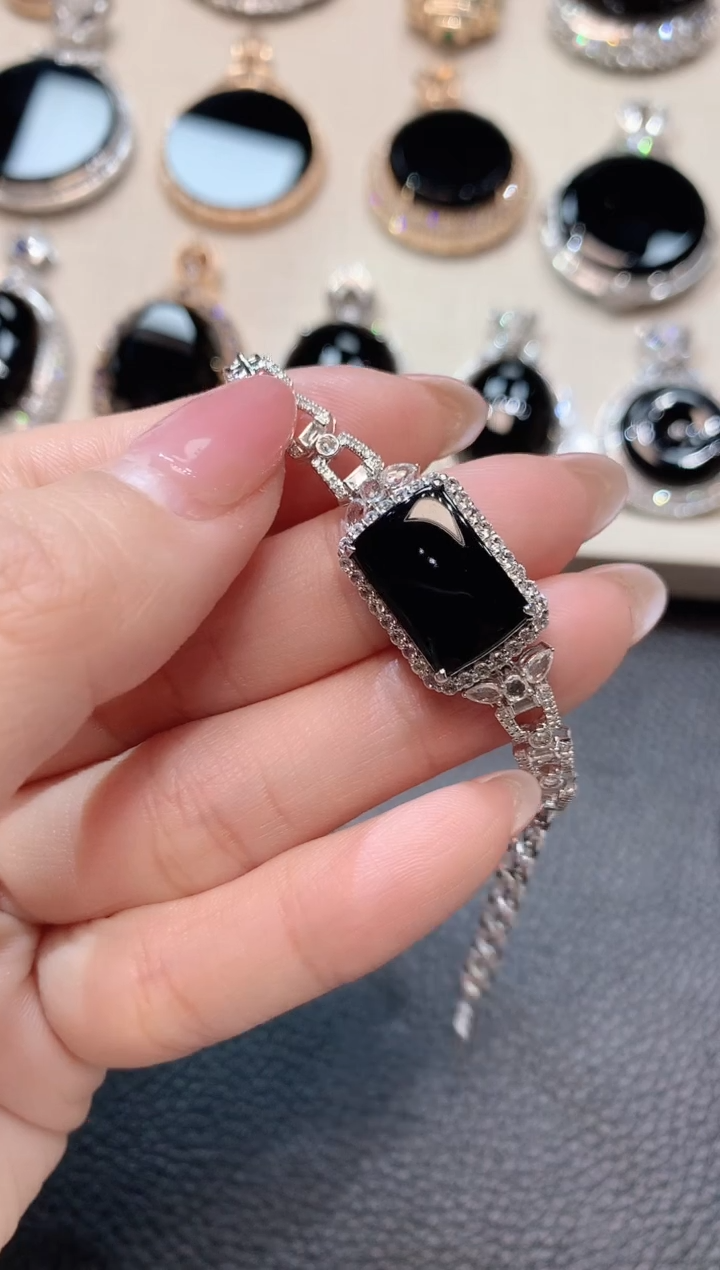 【闪购商品】翡翠手链18K金镶嵌D23一件