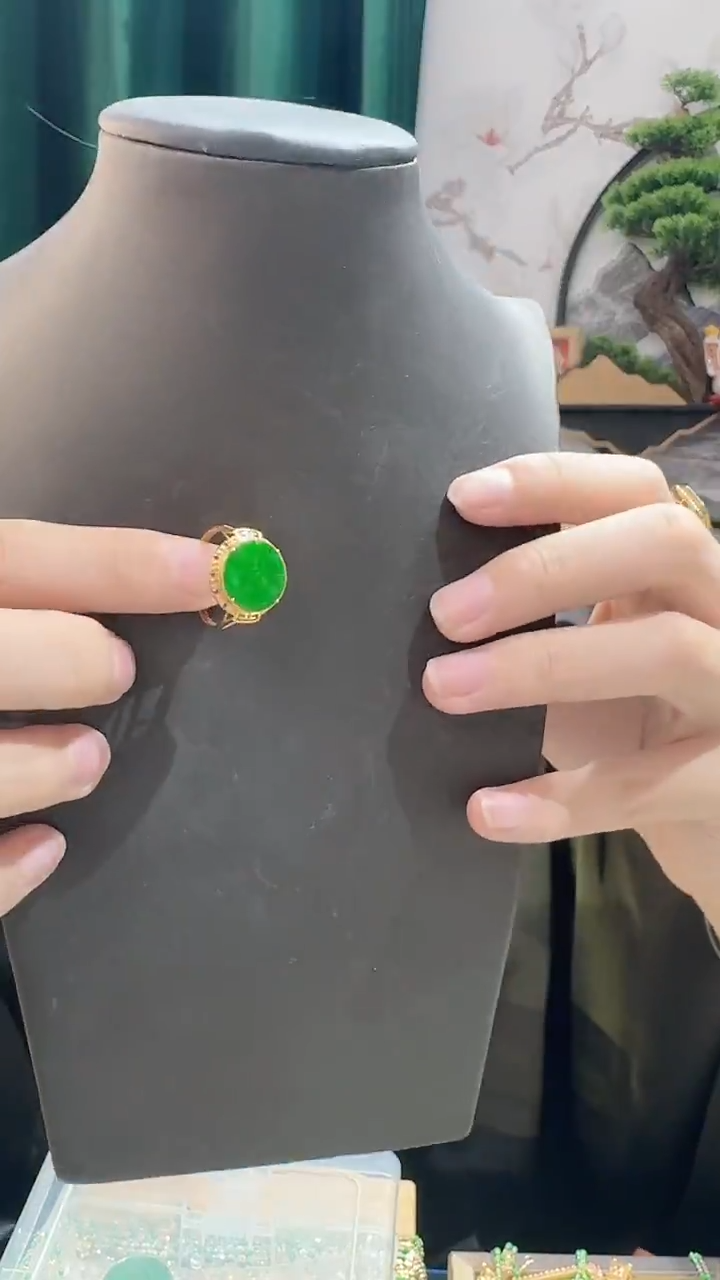 18K金镶嵌戒指翡翠8888888888