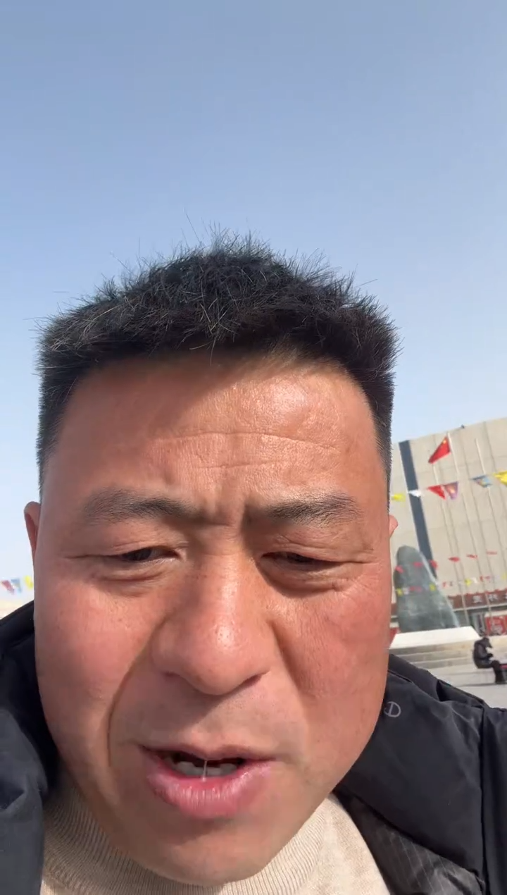 未镶嵌和田玉（糖玉）挂件和田玉