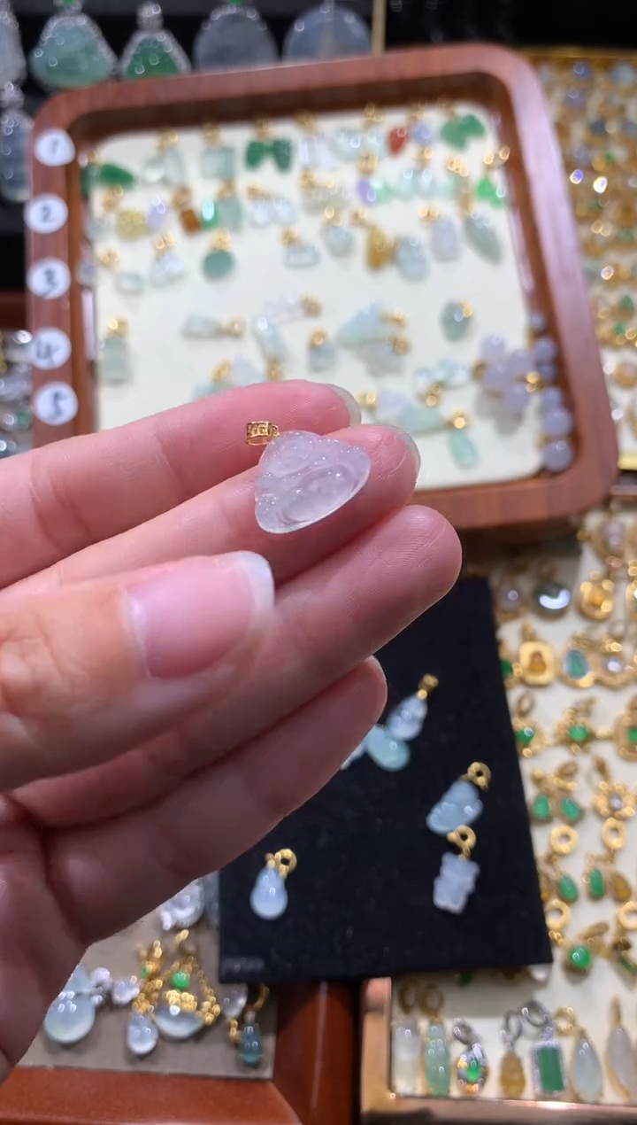 颈饰18K金镶嵌翡翠翡翠