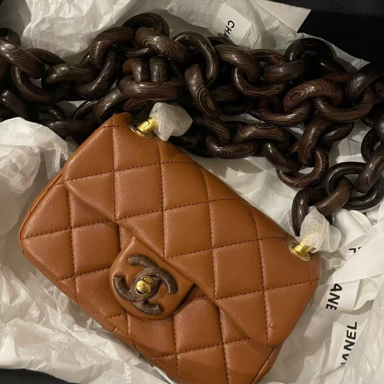 95新 Chanel/香奈儿 展会外场！23a手工坊木纹扣cf大mini包