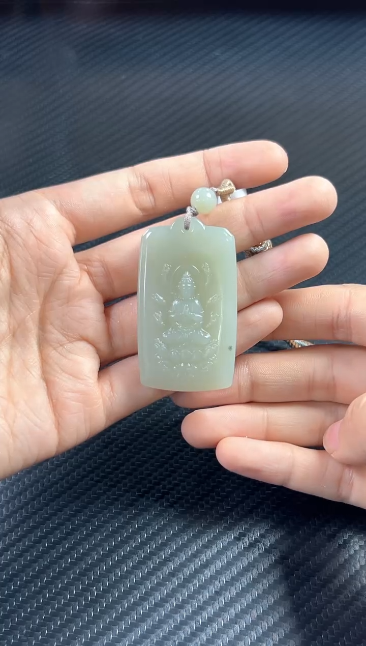 吊坠(赠链)未镶嵌和田玉且末微色差近矿
