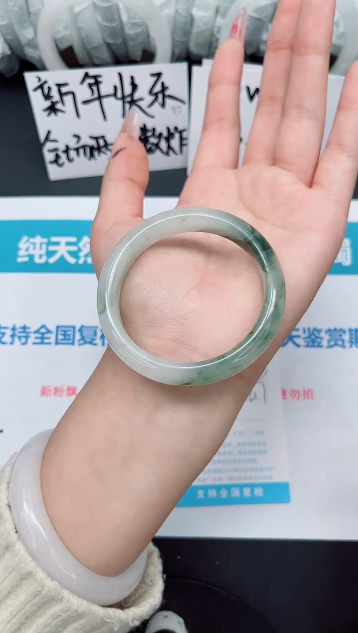 【闪购商品】石英质玉手镯合金b63