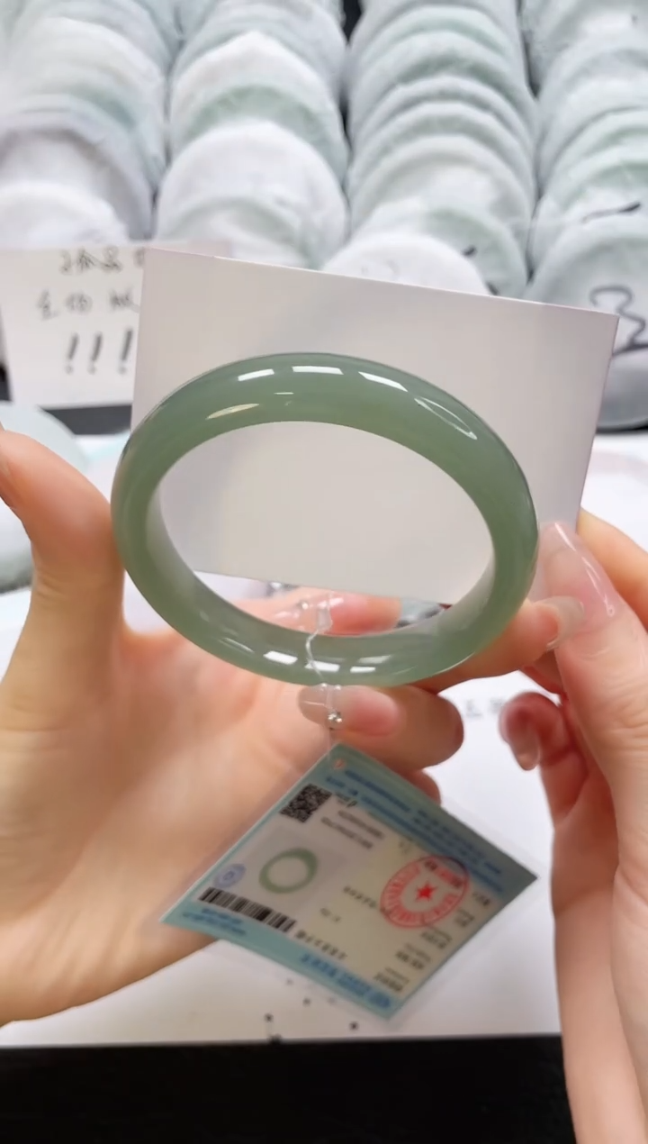 石英质玉手镯未镶嵌124-60