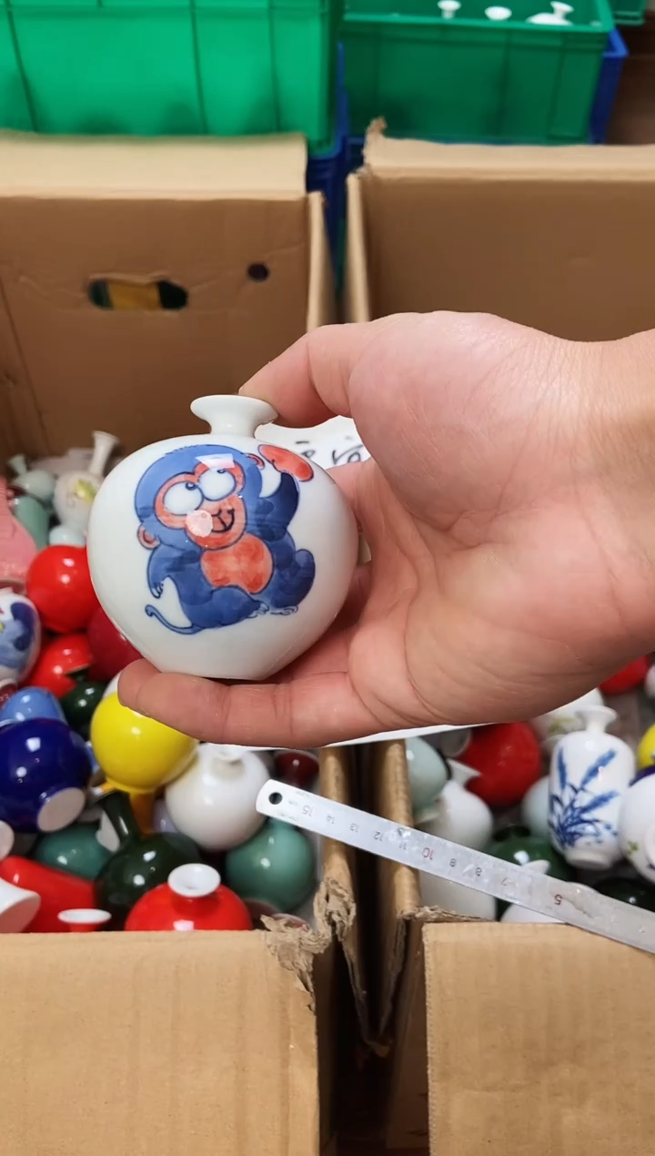 摆件12.20晚微瑕小花瓶摆件（介意慎拍）