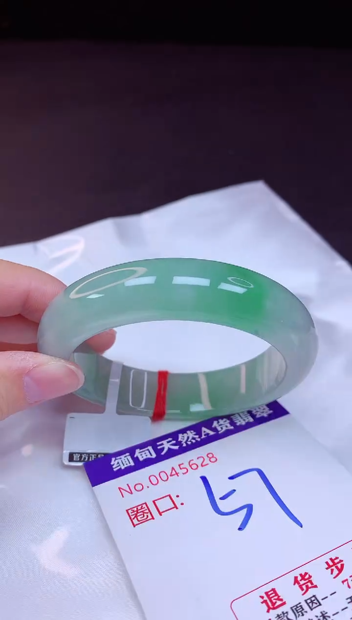 翡翠手镯未镶嵌57+             