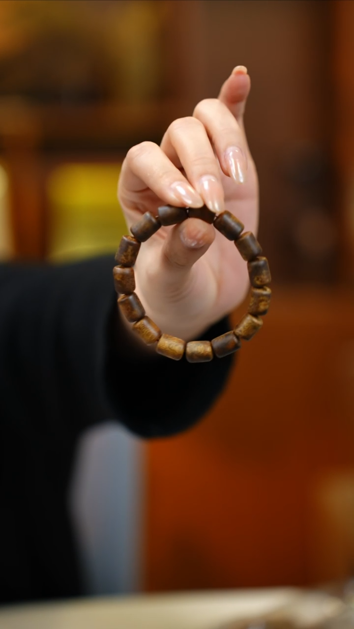 沉香手串透顶绿 09横珠桶珠单圈 7克+ 多样性发一